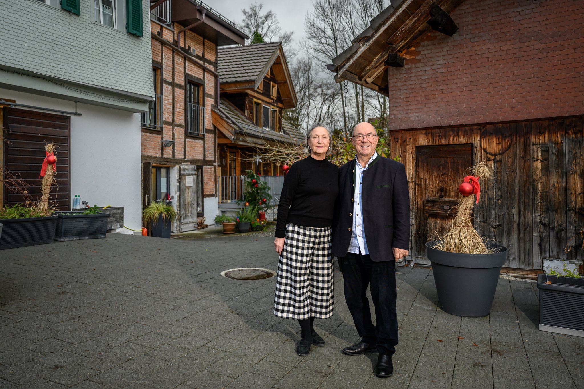 Suzanne und Johannes Schmid-Graf vor der "neuen" Gerbe in Ebikon.